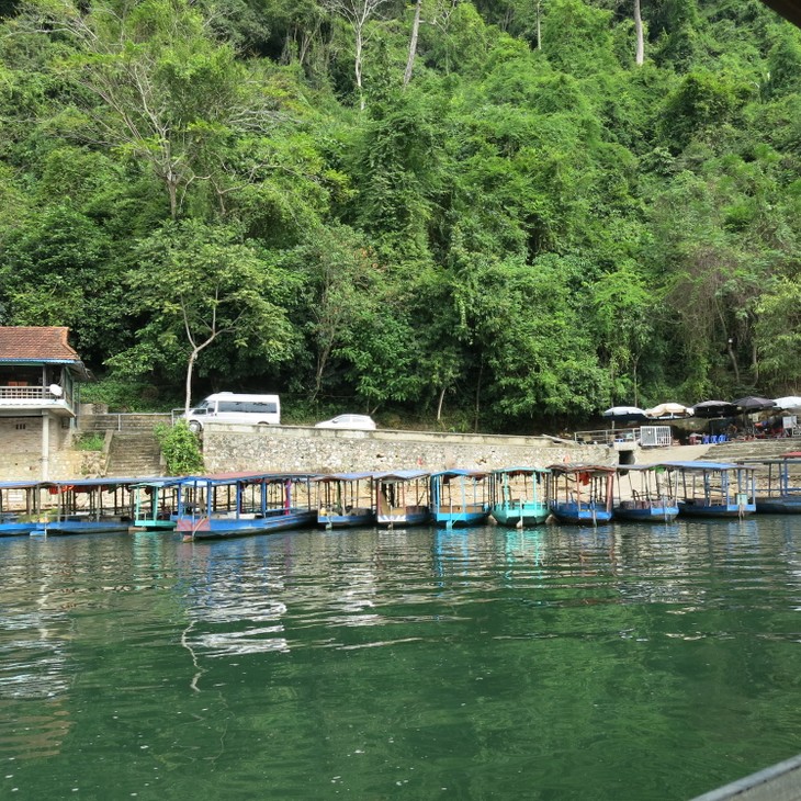 Beautiful scenery at Ba Be Lake - ảnh 2